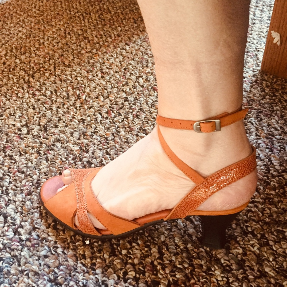 Arche ankle strap sandals